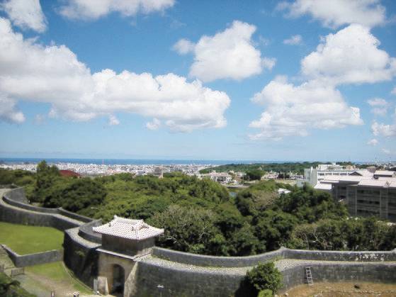 류구국 왕궁 슈리(首里)성에서 나하(那覇)시를 내려다본 풍경. [사진 위키피디아]