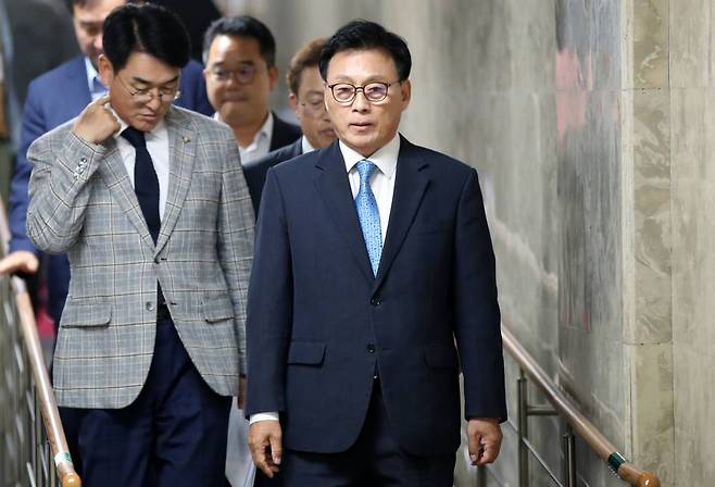 [서울=뉴시스] 고범준 기자 = 박광온 더불어민주당 원내대표가 21일 오후 서울 여의도 국회에서 열린 비공개 의원총회에 참석하고 있다. 2023.09.21.