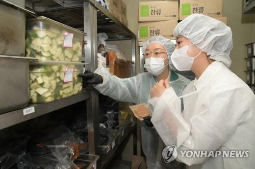 식품업체 위생점검 [연합뉴스 자료사진]