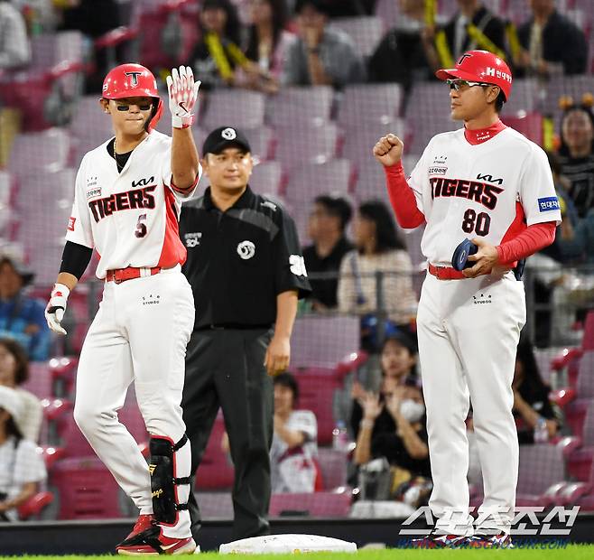 2023 KBO리그 KIA 타이거즈와 KT 위즈의 경기가 22일 광주기아챔피언스필드에서 열렸다. 1회말 1사 KIA 김도영이 안타를 날린 뒤 환호하고 있다. 광주=박재만 기자pjm@sportschosun.com/2023.09.22/