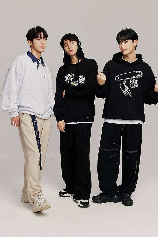 사진: 로맨틱크라운 ‘ZEROBASEONE’ 23FW