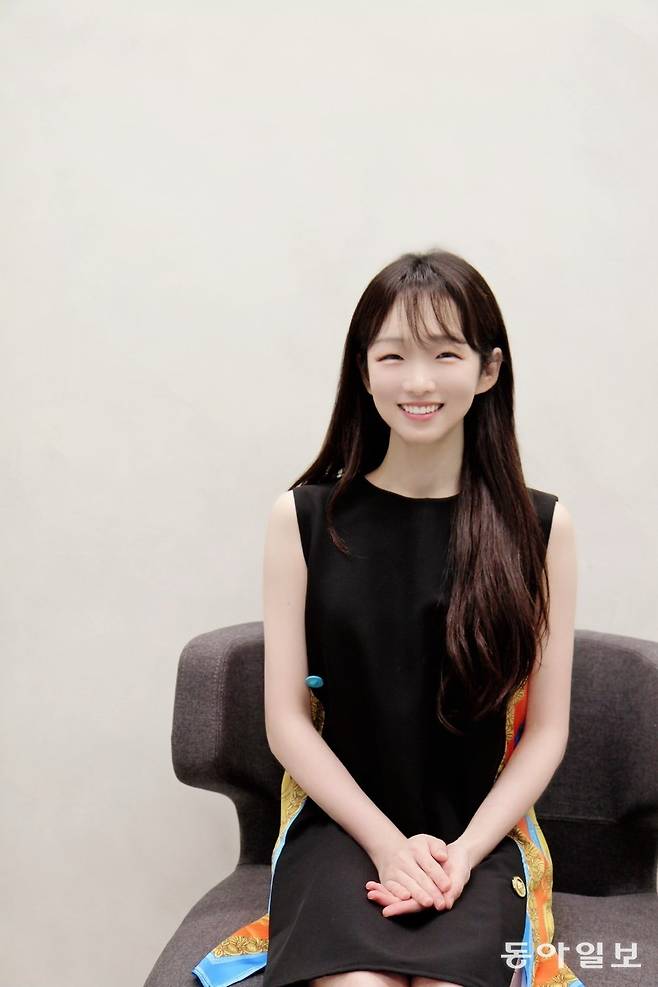 서울 서초동 방배동에 있는 한 녹음스튜디오에서 만난 최하리 성우는 차분하면서도 상대방에게 좋은 에너지를 전하려 노력하는 청년이었다. 힘들었던 과거의 일들을 떠올리는 게 쉽지 않을 텐데도 끝까지 미소를 잃지 않았다.  정양환 기자 ray@donga.com