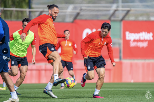 무리키와 이강인. 마요르카 공식 트위터 캡처