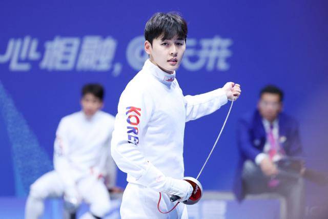 근대 5종의 간판 전웅태가 20일 중국 항저우 푸양 인후 스포츠센터에서 열린 2022 항저우 아시안게임 근대 5종 펜싱 랭킹 라운드 대회에서 경기를 준비하고 있다. 항저우=뉴스1