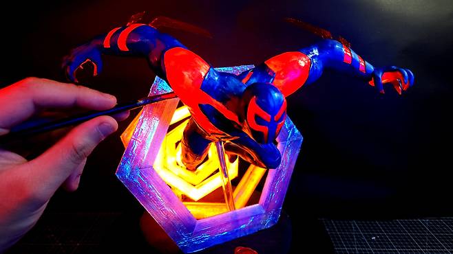 진짜 멀티버스에서 온거 같은 .스파이더맨 2099.