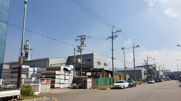 인천 서구 북항 지역에 밀집한 목재상