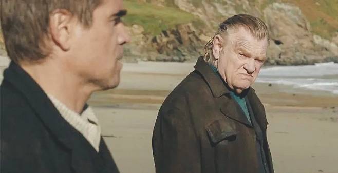 영화 속 콜름과 파우릭은 서로를 향해 피해의식을 느낀다.[사진=더스쿠프 포토]