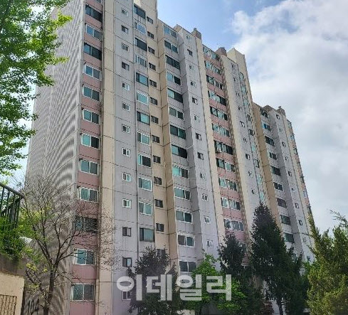 경기 성남시 중원구 은행동 현대아파트 104동. (사진=지지옥션)