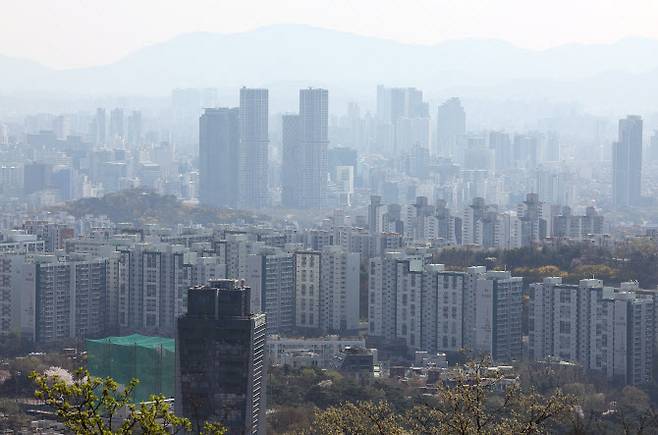 서울 남산에서 바라본 아파트 일대. (사진=연합뉴스.)