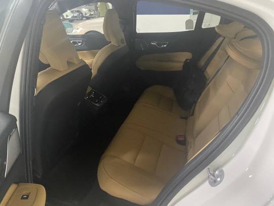 볼보 S60 2열. 이상현 기자