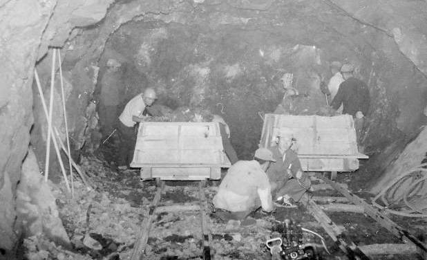 1969년 경부고속도로 대전공구 당재터널 굴착 모습. [한국도로공사]