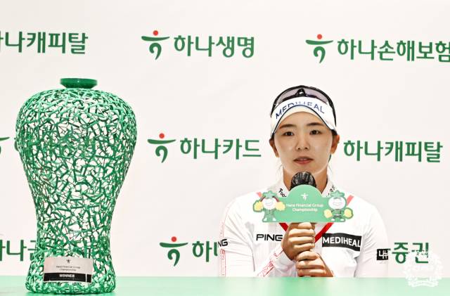 이다연이 우승 인터뷰를 하고 있다./KLPGA