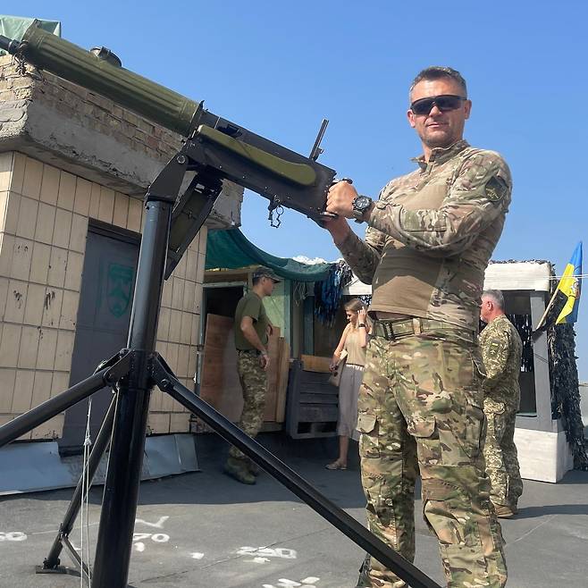 우크라이나 대법원의 유리 추마크(48) 판사는 자신의 분대가 샤헤드 드론 5대를 격추시켰다고 밝혔다.