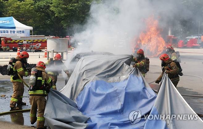 전기자동차 화재 진압은 이렇게 [연합뉴스 자료사진]