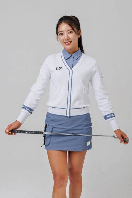 윤채영은 은퇴 이후 방송, 강연, 레슨 등으로 바쁘지만 행복한 시간을 보내고 있다.[사진제공=라이언앳]