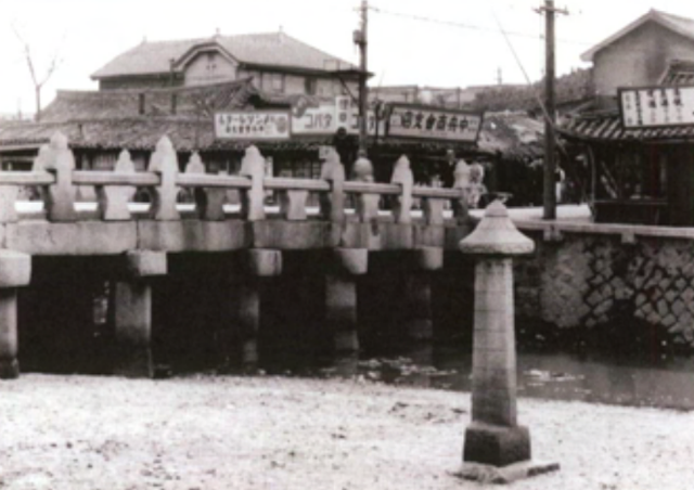 일제 강점기 청계천 수표교와 수표의 모습. 국사편찬위원회 제공