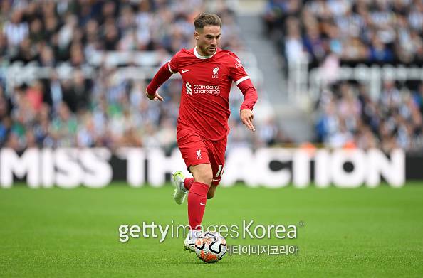 지난 시즌 5위까지 추락한 리버풀은 여름 이적시장을 통해 중원에 젊은 피를 적극 수혈했다. 올 시즌 팀에 합류한 맥 알리스터. 사진=게티이미지