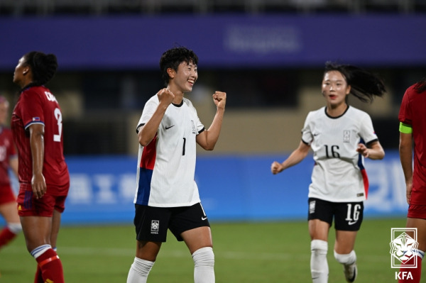 25일 중국 저장성의 원저우 스포츠센터 스타디움에서 열린 한국과 필리핀의 2022 항저우 AG 여자축구 조별리그 E조 2차전. 손화연이 득점 후 환호하고 있다. 사진=대한축구협회