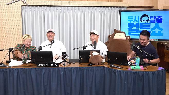 왼쪽부터 홍윤화 최성민 문세윤 김태균 (사진=SBS 파워FM ‘두시탈출 컬투쇼’ 캡처)