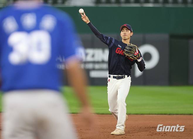▲ 안치홍의 몸살 공백을 잘 메우고 있는 정대선 ⓒ롯데자이언츠