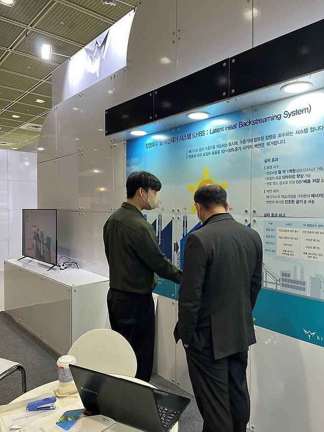 박람회에서 기술을 공개하는 이돈구 대표 / 출처=킹메이커