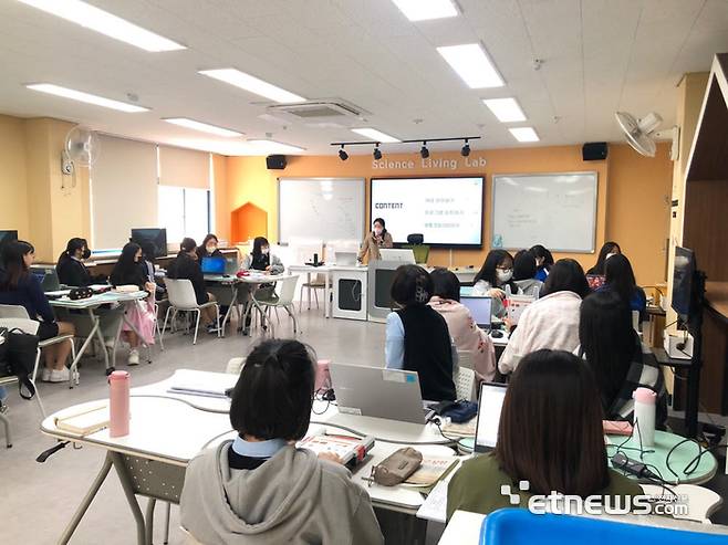 인천효성고 1학년 학생들이 4월 17일부터 19일까지 아두이노 기초교육을 받았다