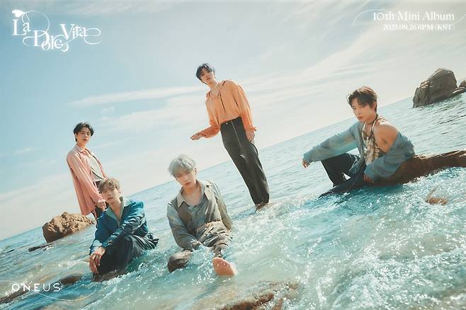 An image of Oneus' 10th EP "La Dolce Vita" (RBW)