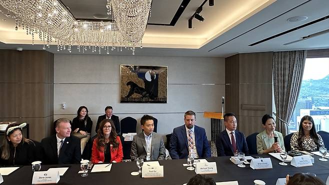 기자간담회를 진행 중인 애너하임 여행업 관계자들.  /사진= 강예신 여행+ 기자