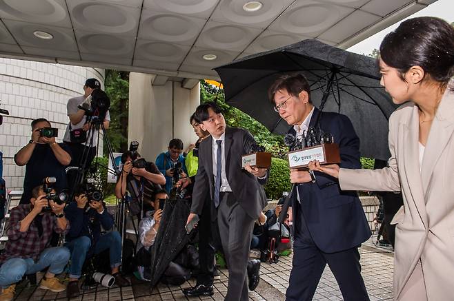 백현동 개발 특혜와 쌍방울 대북 송금 의혹 등을 받는 이재명 더불어민주당 대표가 9월26일 서울 서초구 서울중앙지방법원에서 열린 구속 전 피의자 심문(영장실질심사)을 받기 위해 출석하고 있다. ⓒ 시사저널 최준필