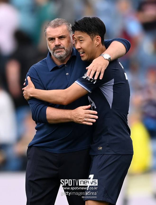 ▲ 2023-24시즌에 앞서 토트넘에 부임한 앙제 포스테코글루 감독은 손흥민에게 주장 완장을 맡겼다.