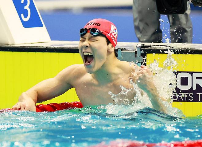 ▲ 2022 항저우 아시안게임 수영 남자 자유형 50m에서 우승한 뒤 포효하는 지유찬 ⓒ연합뉴스