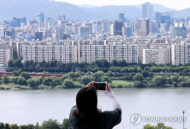 강남 일대 아파트  (서울=연합뉴스) 홍해인 기자 = 사진은 현대아파트 등 서울 압구정 일대 아파트 단지 모습. 2023.9.14 hihong@yna.co.kr