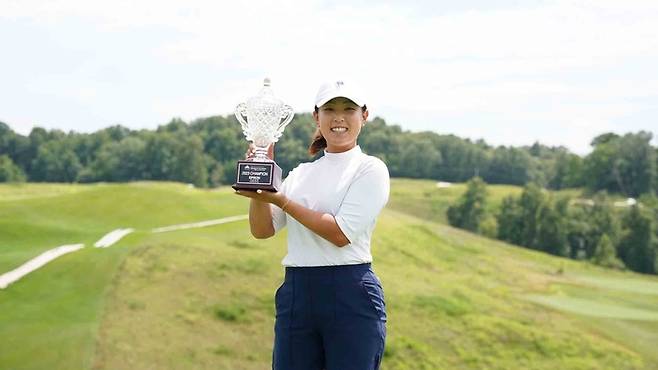 LPGA 엡손투어 이노바 미션인 리조트&클럽 챔피언십에서 우승한 뒤 환하게 웃고 있는 전지원. 사진 | 엡손투어