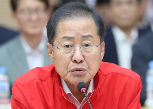 홍준표 대구시장이 지난 7월 4일 오후 대구 북구 대구시청 산격청사 대강당에서 열린 '국민의힘-대구·경북 예산정책협의회'에서 인사말하고 있다. 연합뉴스