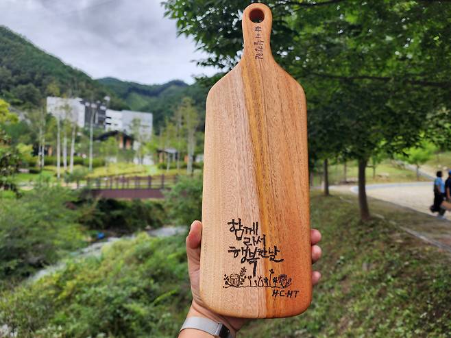 하이힐링원(영월)의 우드버닝 목공예 체험은 나무를 태워 그림을 그리면서 향기 힐링, 몰입을 통한 잡념의 해소, 작품을 완성하는 성취감을 모두 느낄 수 있다. [함영훈 기자]