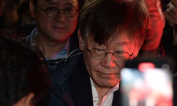 더불어민주당 이재명 대표가 27일 경기 의왕 서울구치소를 나서고 있다. 공동취재