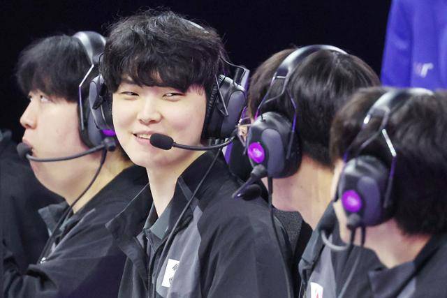 lol 대표팀이 경기 전 대화를 나누고 있다. 항저우=뉴스1