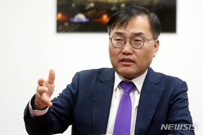 [서울=뉴시스] 조성봉 기자 = 홍석준 국민의힘 규제개혁추진단 위원장이 26일 오후 서울 여의도 국회 의원회관에서 뉴시스와 인터뷰를 하고 있다. 2023.09.28. suncho21@newsis.com