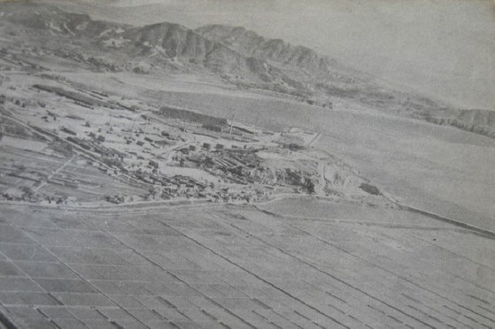 1960년대 독각리 염전의 모습. 사진 위의 해변이 청색해안이다. 한국대관