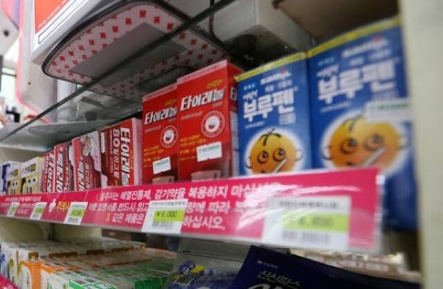 편의점에서 판매되고 있는 안전상비약 모습. 연합뉴스