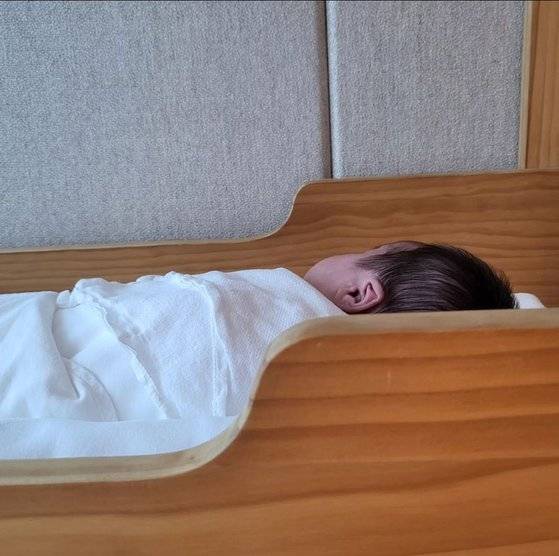 지난 4일 태어난 지 5일 된 라니의 모습. 사진 김씨 인스타그램 캡처