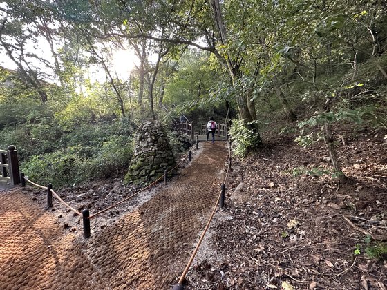 북한산국립공원 사기막 야영장 주변 산책로. 천권필 기자