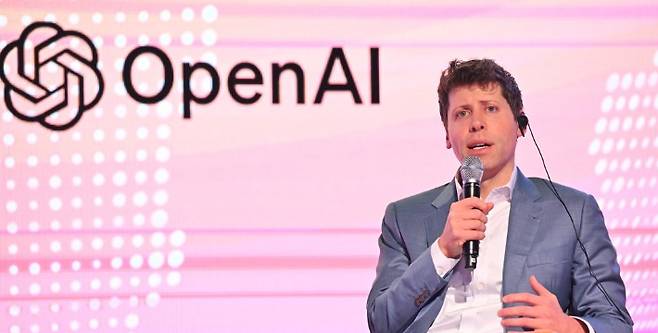 샘 알트만 OpenAI 대표가 지난 6월 9일 서울 영등포구 63빌딩에서 열린 'K-Startups meet OpenAI'에서 발언하는 모습. 연합뉴스