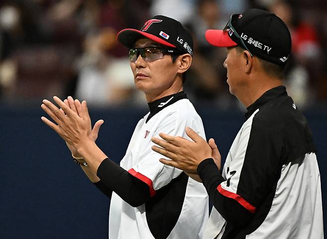 LG 염경엽 감독과 김정준 수석코치(오른쪽). 뉴스1