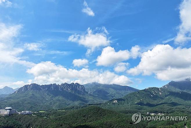 설악산 가을 하늘 [연합뉴스 자료사진]