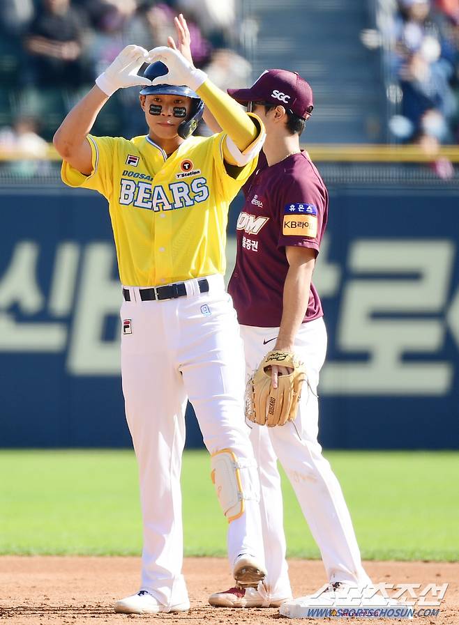 29일 잠실야구장에서 열린 키움과 두산의 경기, 두산 박준영이 3회말 2사 만루에서 2타점 2루타를 치고 있다.  잠실=최문영 기자deer@sportschosun.com /2023.10.02/