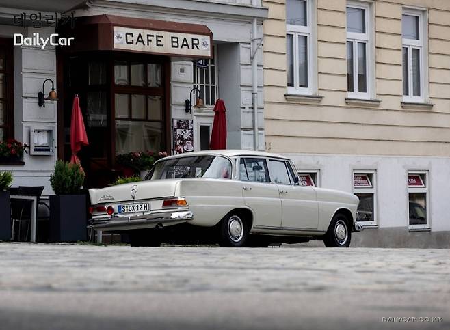 벤츠, W 110 (E 200), (테일핀), (1965년 생산된 E클래스 3세대 모델)