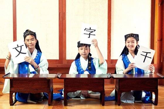 한문을 처음 배우는 사람을 위한 책인 『천자문』은 서당에 입학한 학동이 가장 먼저 접하는 교재 중 하나다.