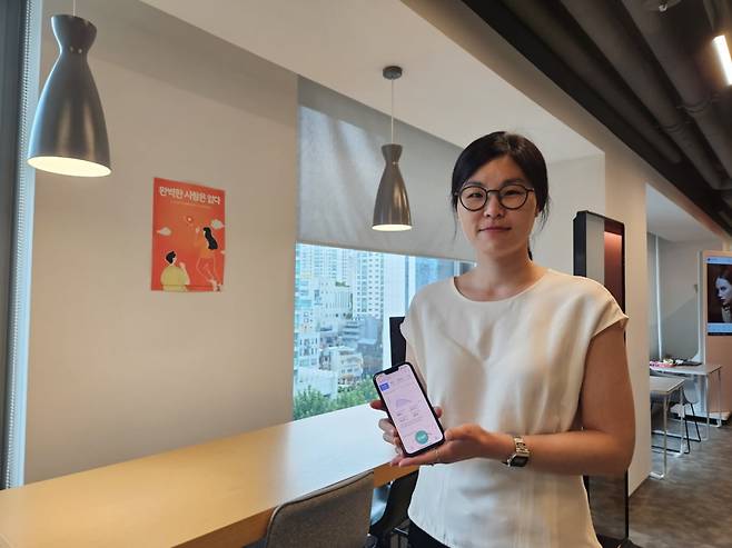 송지영 사운더블헬스 대표가 자사 소변 분석 인공지능(AI) 솔루션 '프라우드P'를 설명하고 있다. /이시은 기자