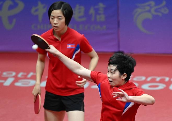 북한의 차수영(왼쪽)과 박수경 | AFP 연합뉴스